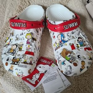 New Snoopy  Peanuts crocs m7 w9 includes jibitz